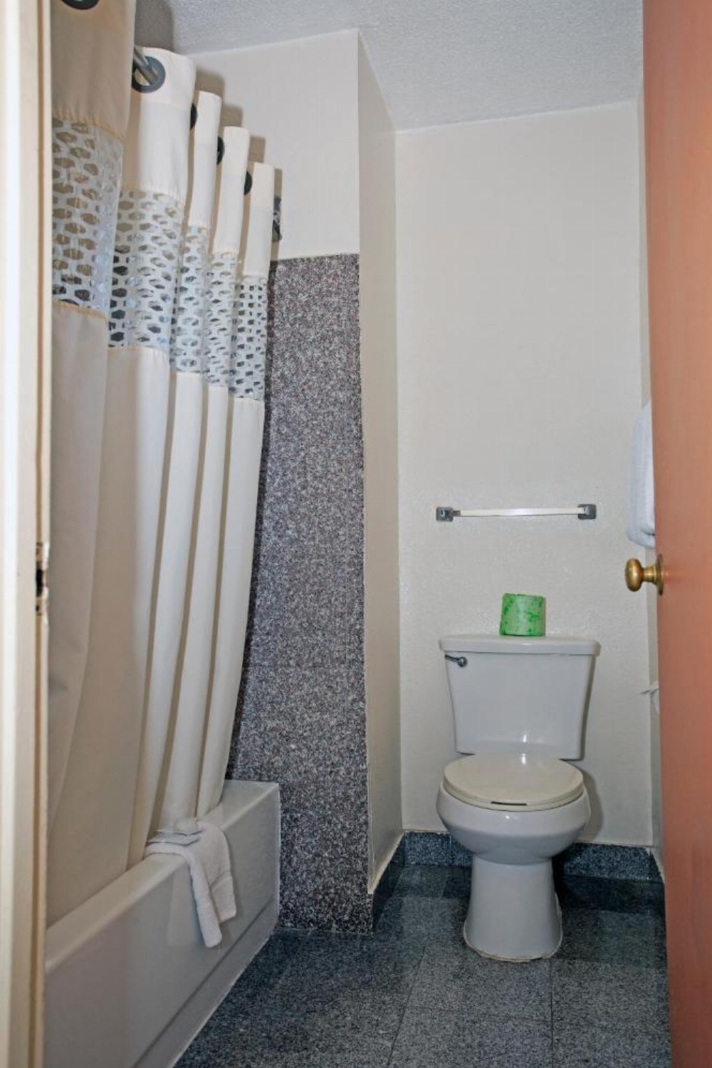 Room image 2